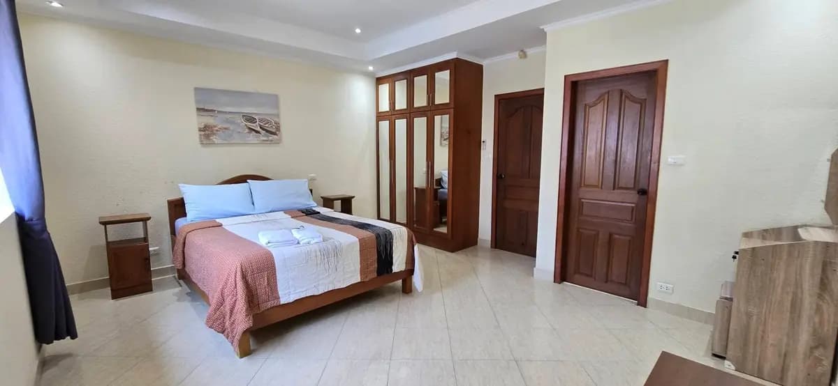 Townhouse Pratumnak with privat swimming pool
