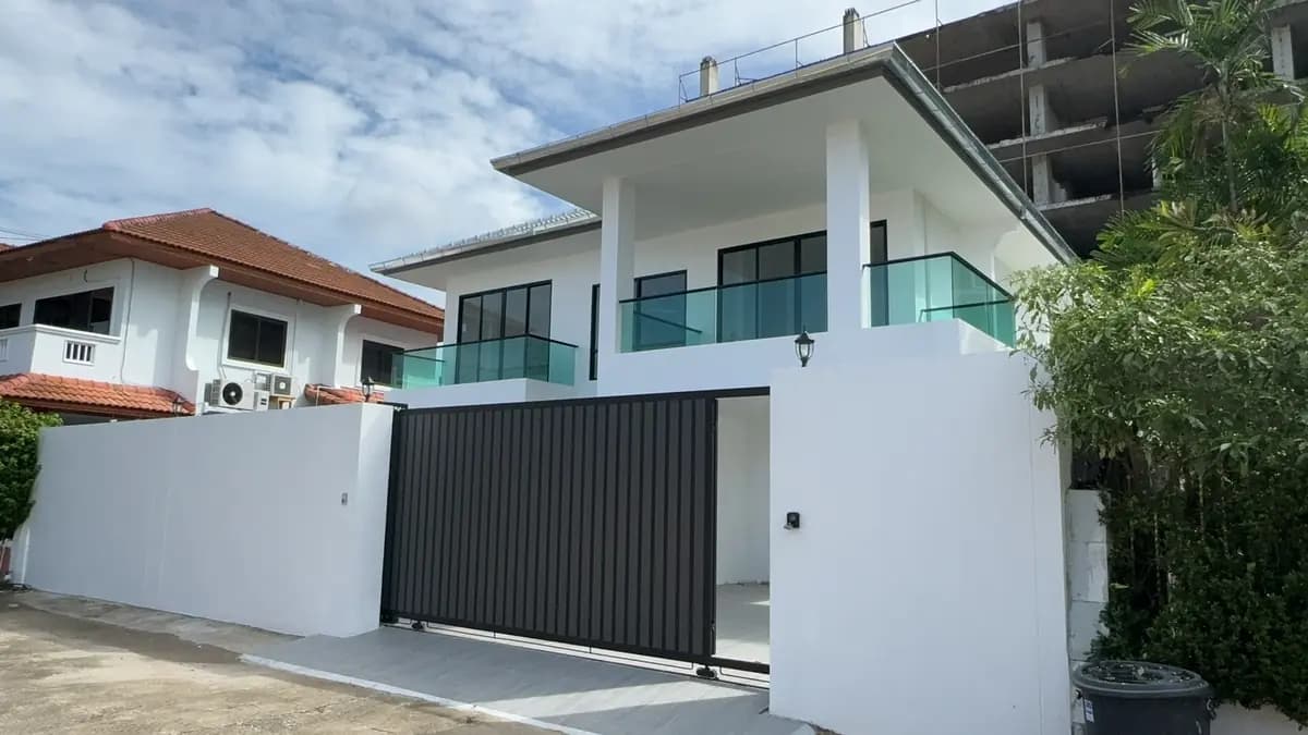 Pool Villa Ek Mongkhon for Sale